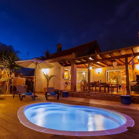 Strandnahes Hibiscus Mit Privatem Pool Corralejo
