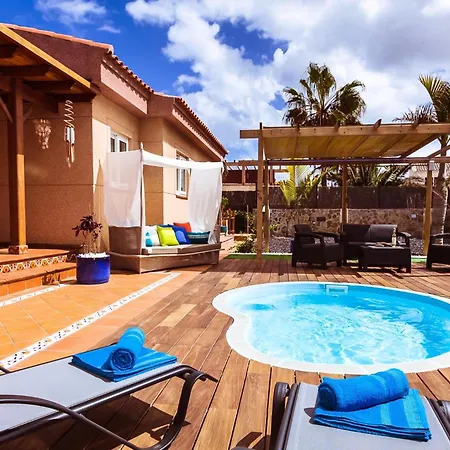 Strandnahes Hibiscus Mit Privatem Pool Corralejo